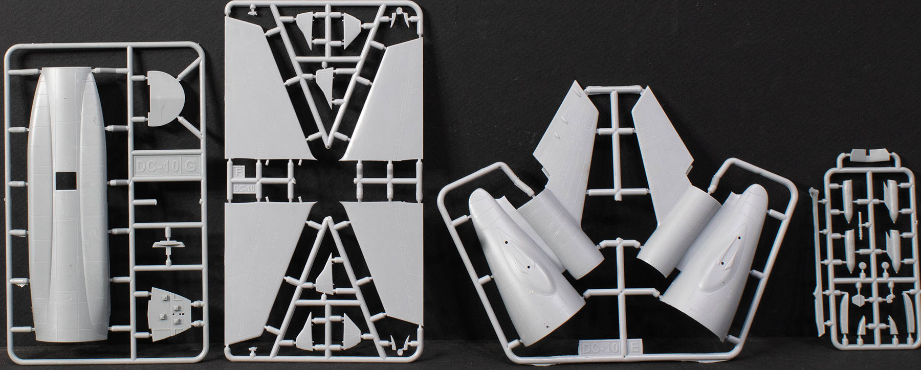 AMP 14004 1/144 KC-10 Extender Parts Image 02