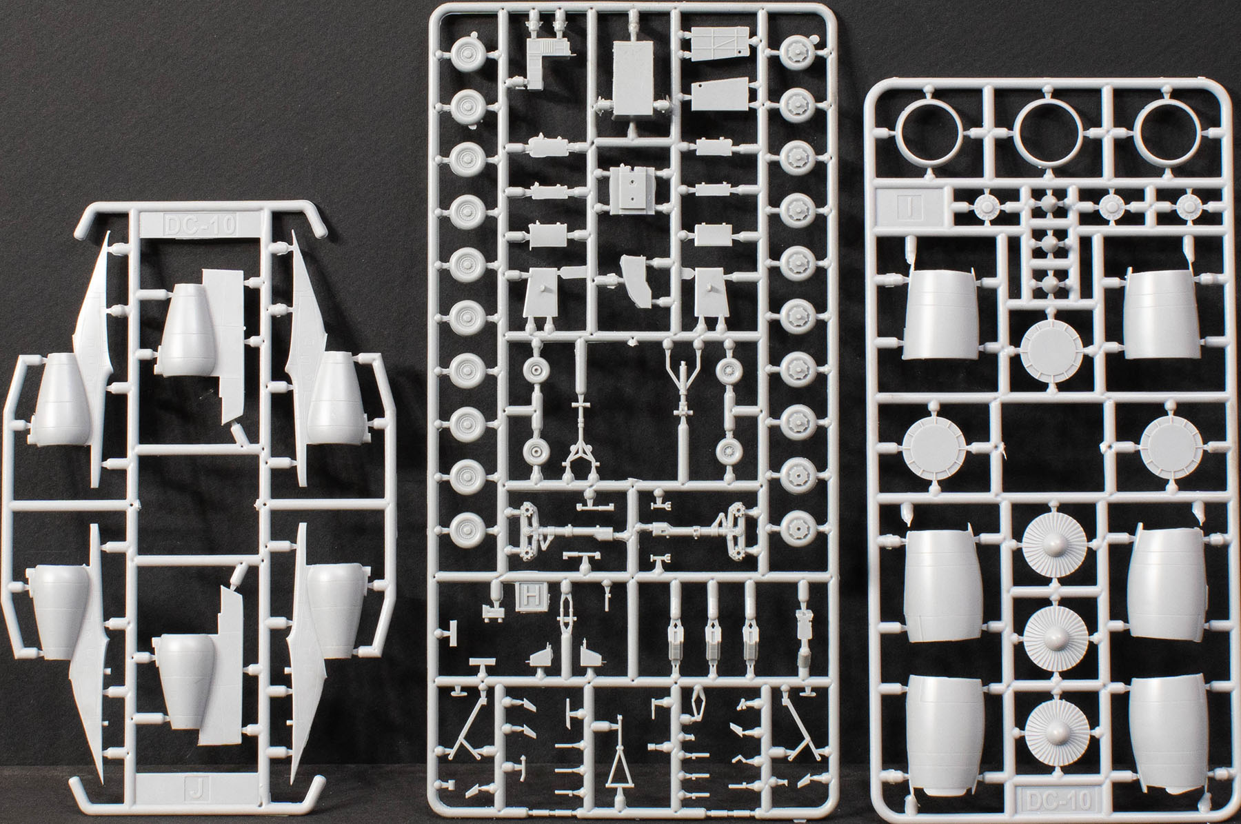 AMP 14004 1/144 KC-10 Extender Parts Image 03