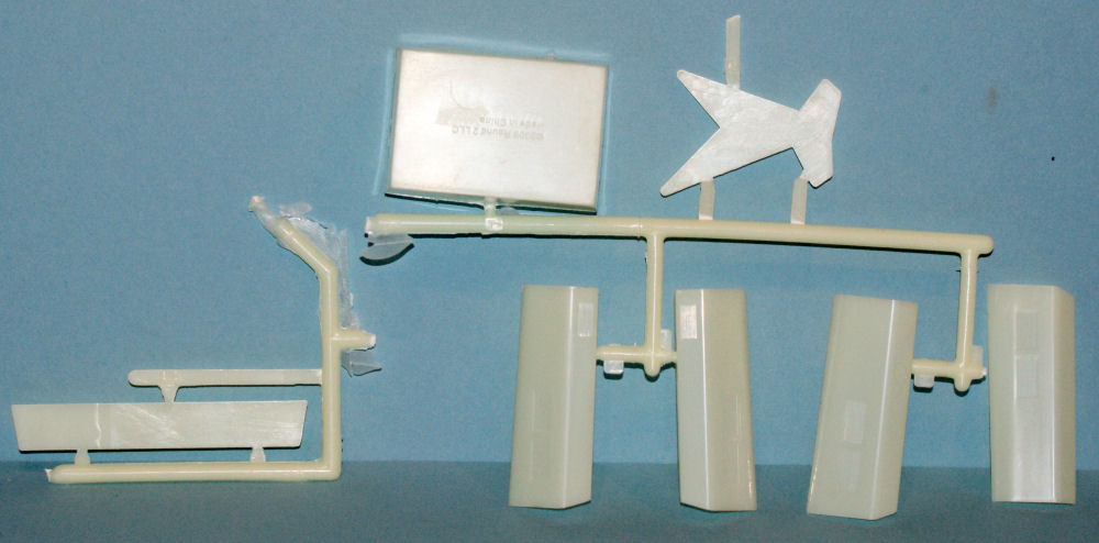 AMT 0622 1/500 UFO Mystery Ship Parts Image 02