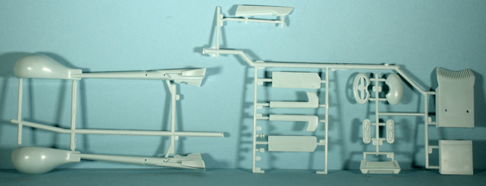 AMT 0720 1/650 Klingon Battlecruiser Parts Image 01
