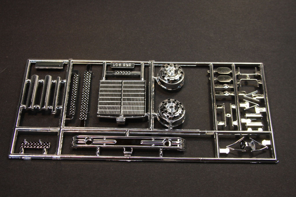 AMT 0724 1/25 White Western Star Parts Image 08