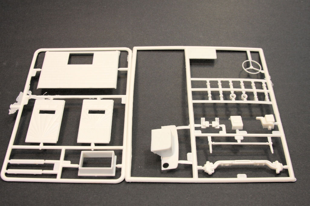 AMT 0724 1/25 White Western Star Parts Image 10