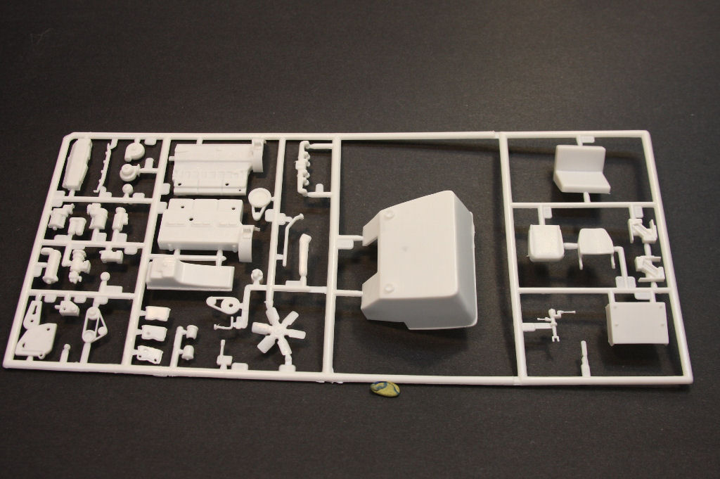 AMT 0724 1/25 White Western Star Parts Image 14