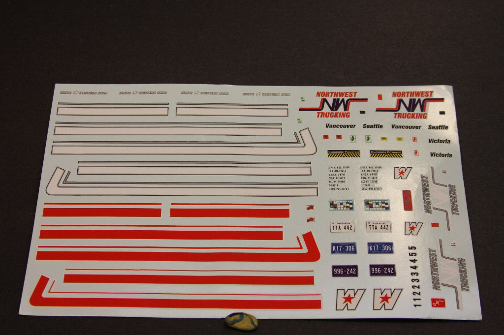 AMT 0724 1/25 White Western Star Parts Image 19