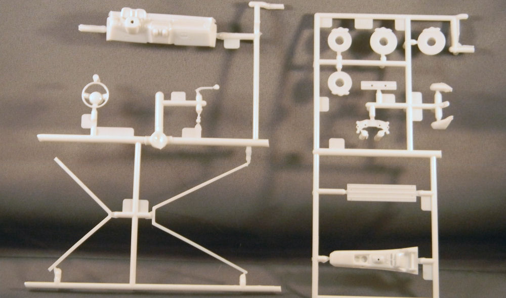 AMT 0757 1/25 2011 Chevy Camaro SS/RS Convertible Parts Image 04