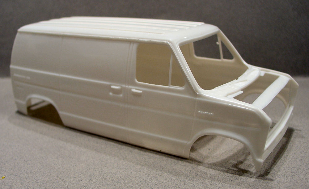 AMT 0767 1/25 1976 Ford Econoline Custom Van Parts Image 01