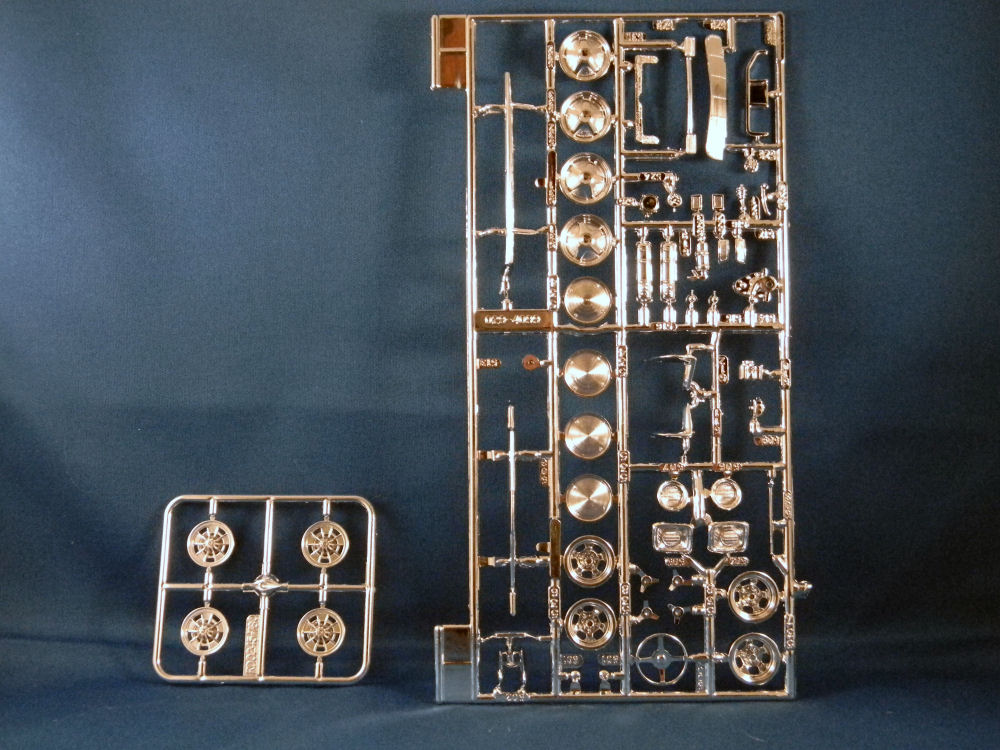 AMT 0780 1/25 Studebaker Avanti Parts Image 02