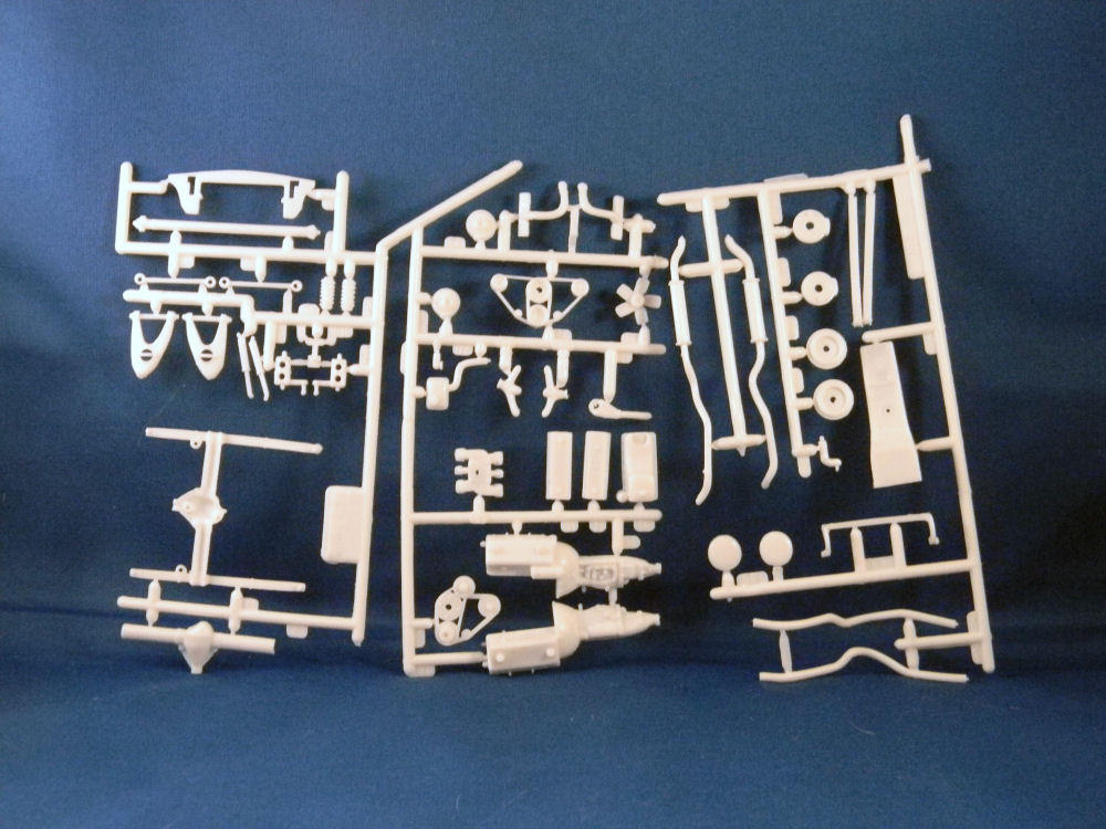 AMT 0780 1/25 Studebaker Avanti Parts Image 03