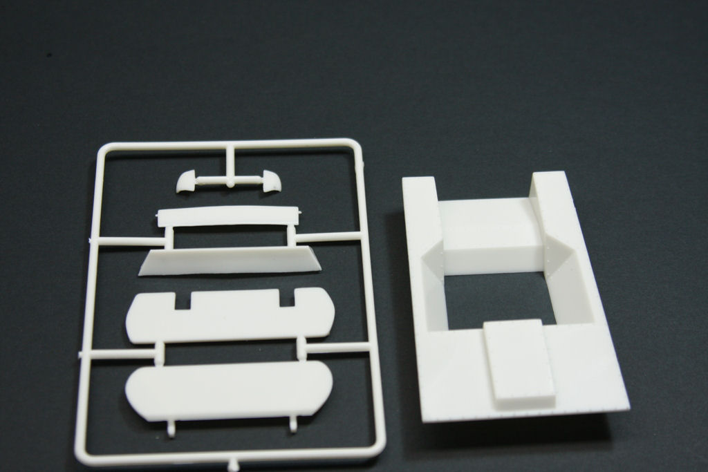 AMT 0784 1/25 1969 Pontiac GTO 'The Judge' Funny Car Parts Image 02