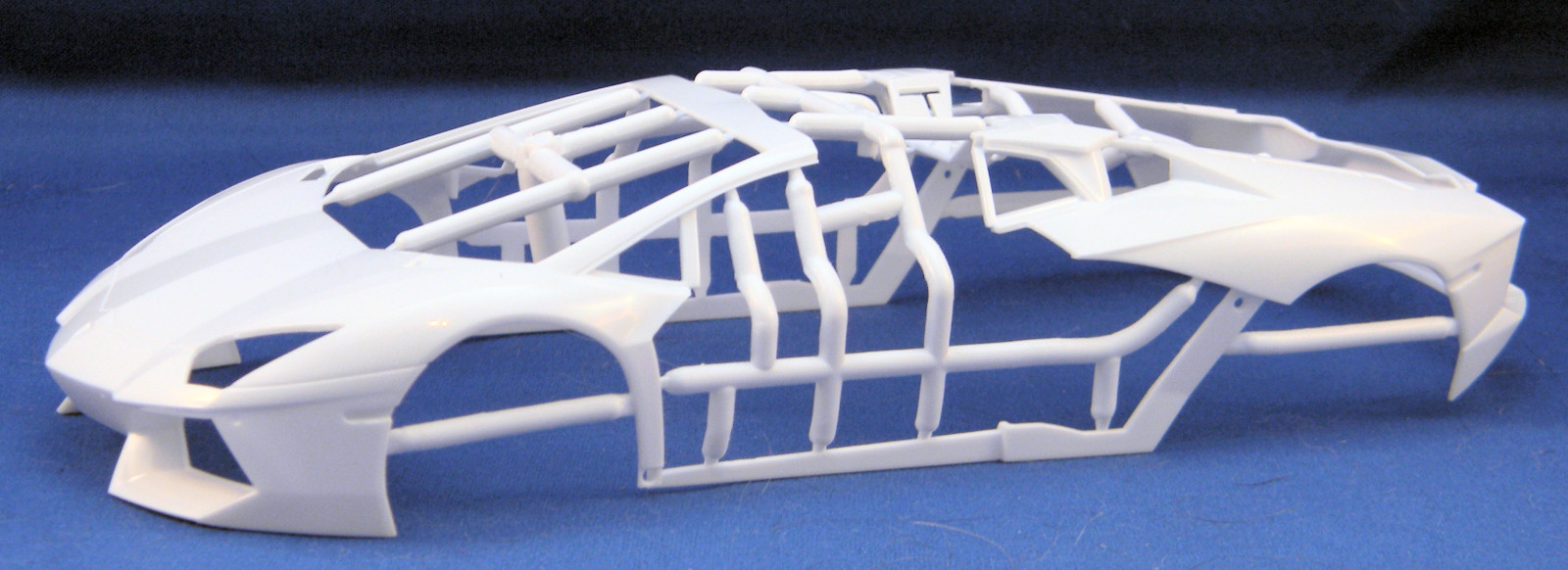 Aoshima 08669 1/24 Aventador LP700-4 Roadster First Look Image 01