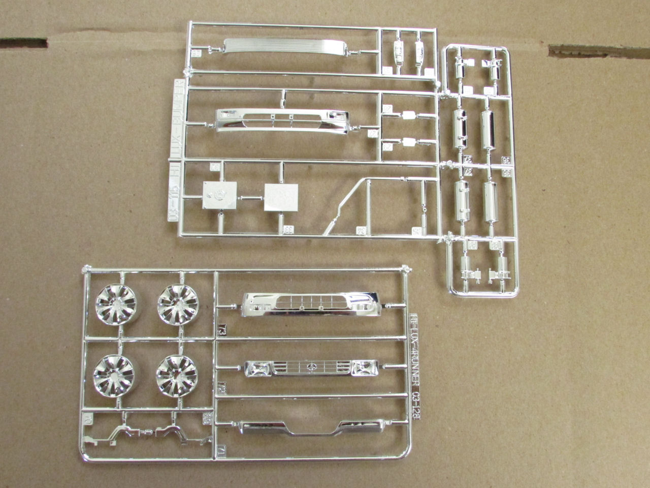 Aoshima 32800 1/24 1995 Toyota Hi-Lux Short Radical Custom Pickup First Look Image 04