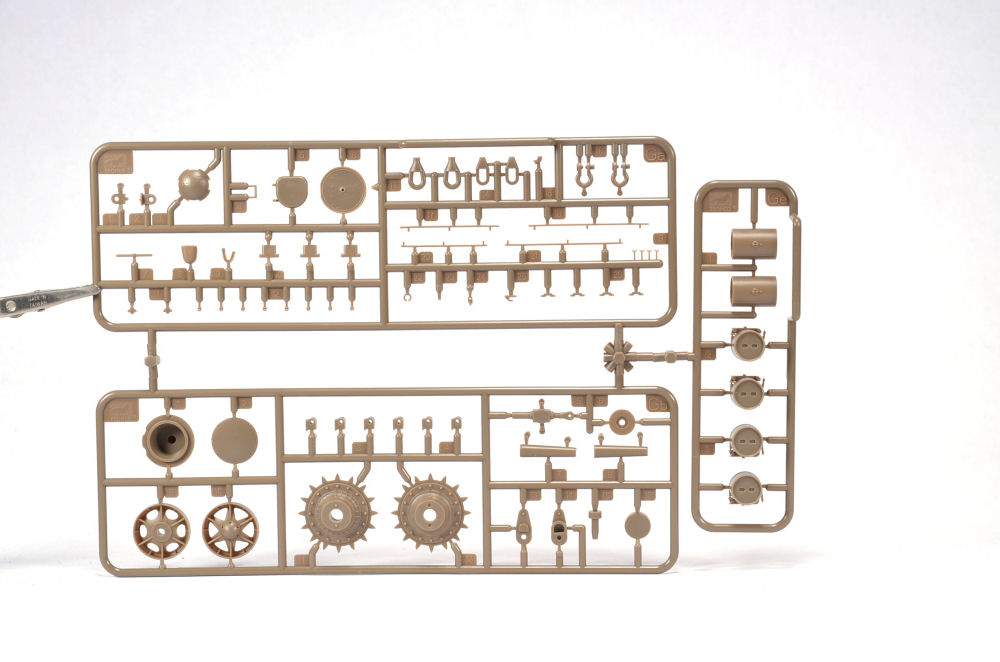Bronco Models 35109 1/35 SU-152 Russian Self-Propelled Gun Image 04