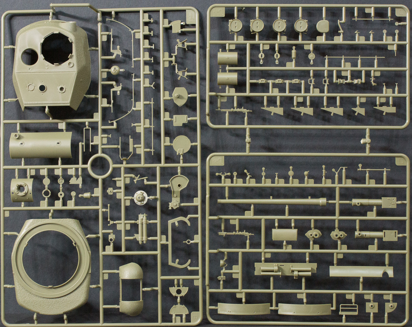 Bronco Models 35110 1/35 KV-85 Soviet Heavy Tank Image 02