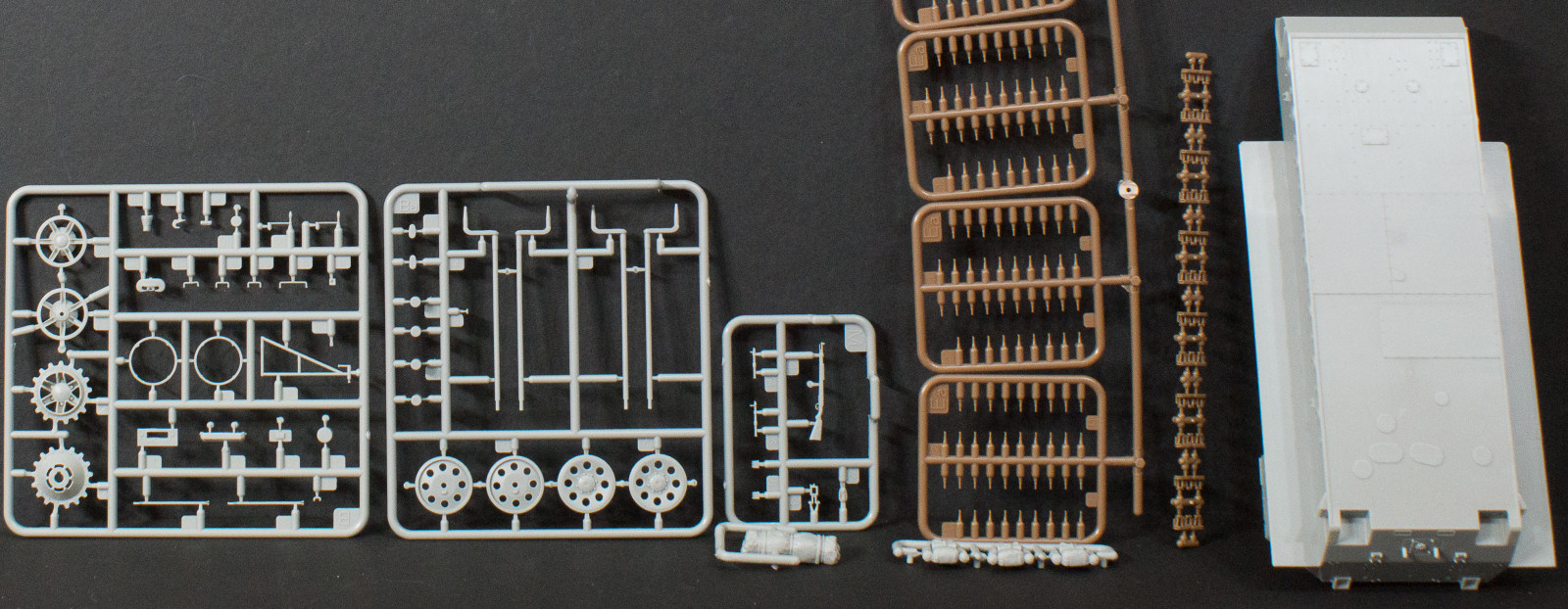 Bronco Models 35174 1/35 Versuchsflakwagen Fuer 8.8cm Flak.37 Auf Sonderfahrgestell (Sd.Sfl.IVc) Image 05