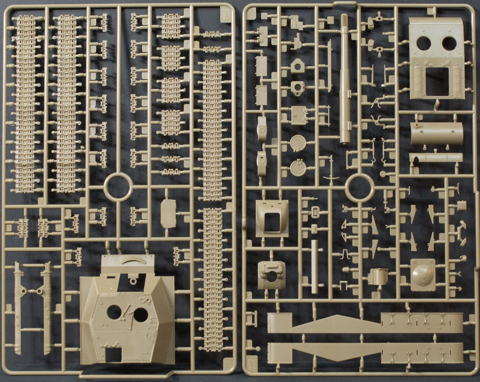 Bronco Models 48004 1/48 Su-152 (KV-14) Russian Self-Propelled Gun Image 01