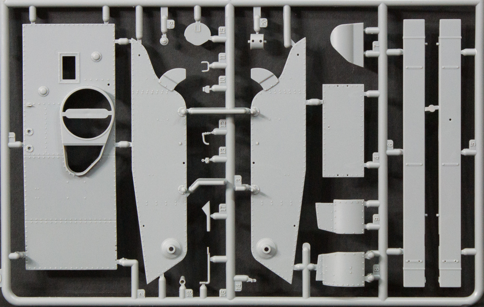 Combat Armour Models 35001 1/35 VCL Light Amphibious Tank A4E12 Early Parts Image 01