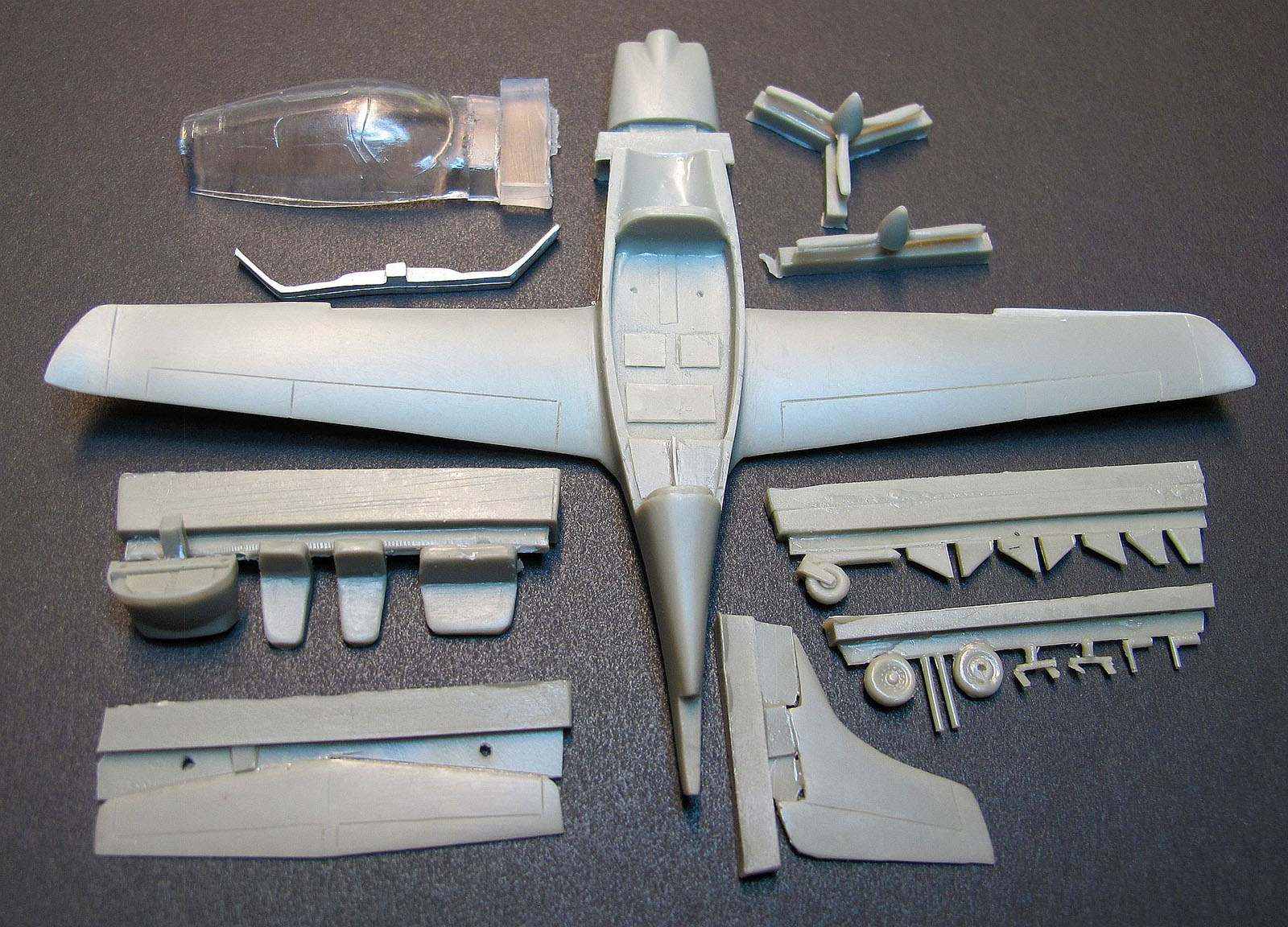 Decarli Model 72016 1/72 Cirrus SR20/T-53 Kit First Look Image 01