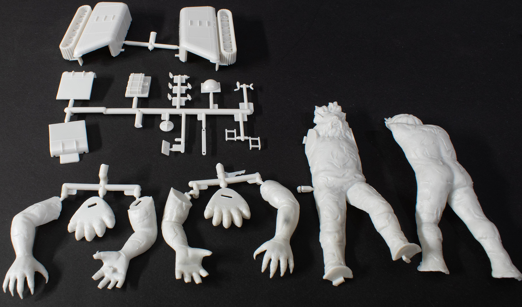 DH 1420 Cyclops and the Chariot Parts Image 01