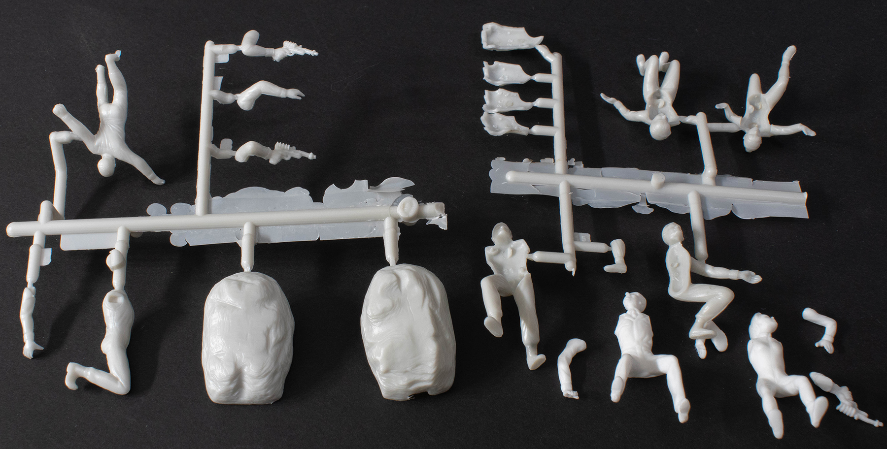 DH 1420 Cyclops and the Chariot Parts Image 02