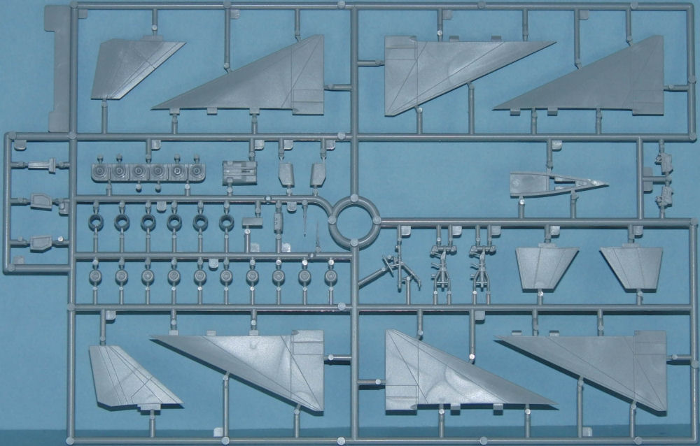 DML 2015 1/200 XB-70A Valkyrie Parts Image 02