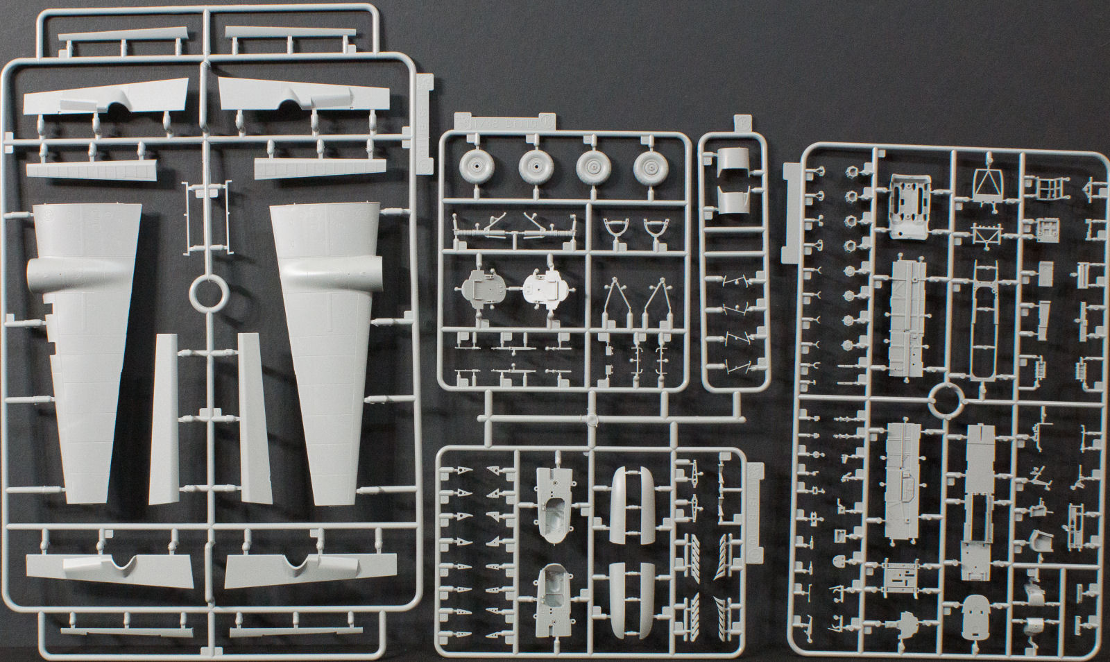 DML 5560 1/48 Bf 110E-2 Tropical Parts Image 02