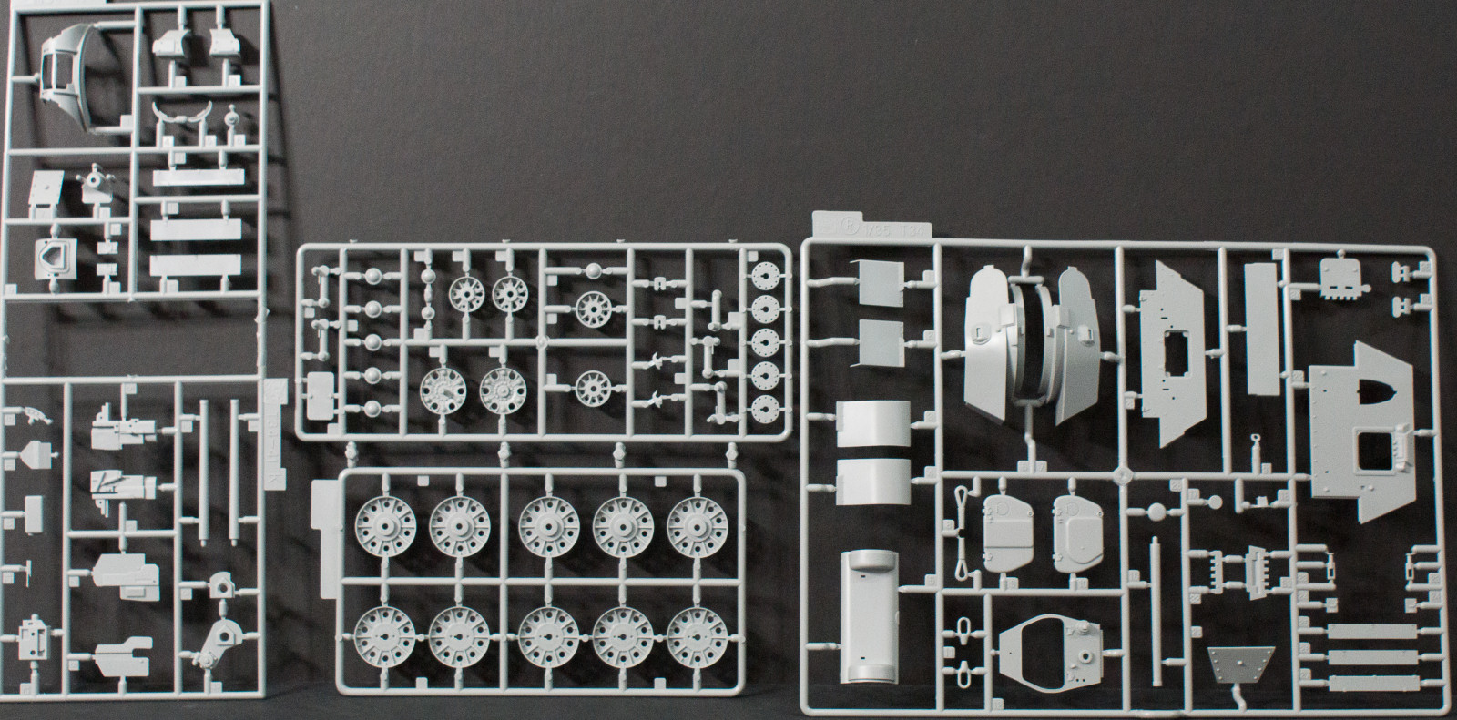 DML 6449 1/35 Pz.Kpfw.T34-747(r) Image 04