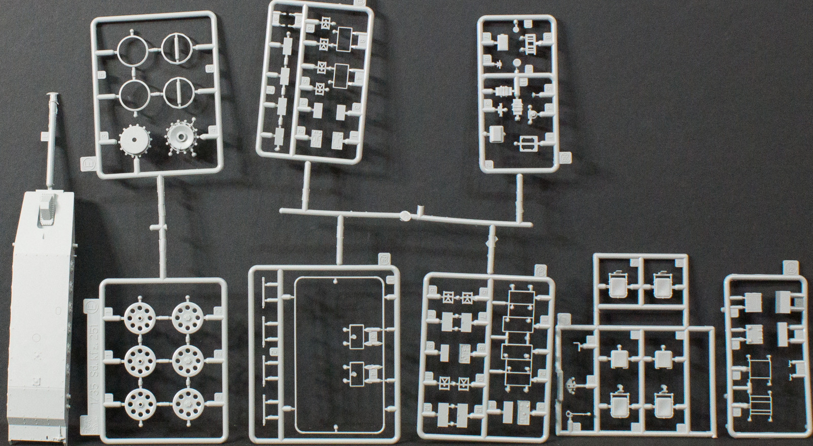 DML 6592 1/35 Sd.Kfz.251/17 Ausf.C Image 04