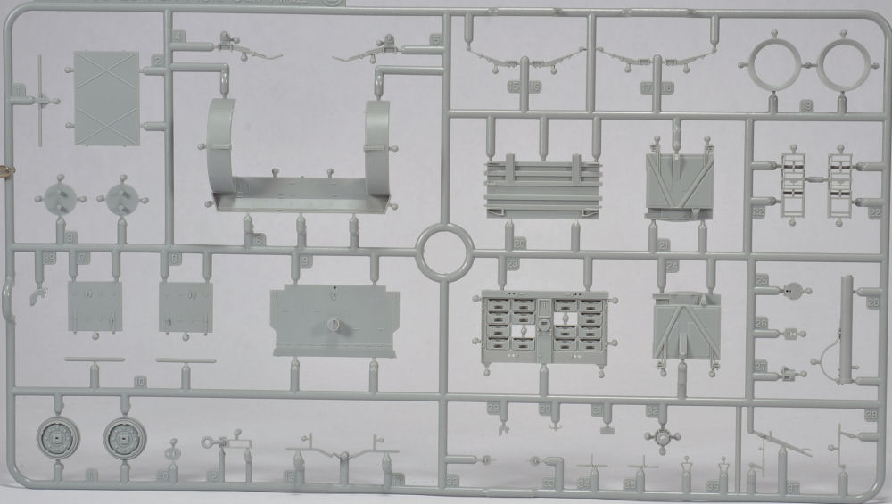 DML 6675 1/35 British 25-Pdr. Field Gun Mk.II w/Limber Parts Image 01