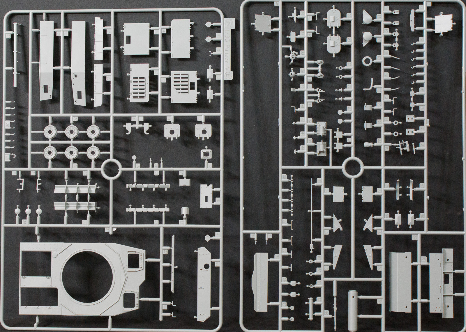 DML 6736 1/35 Panzer IV Ausf.D w/5cm KwK L/60 Parts Image 02