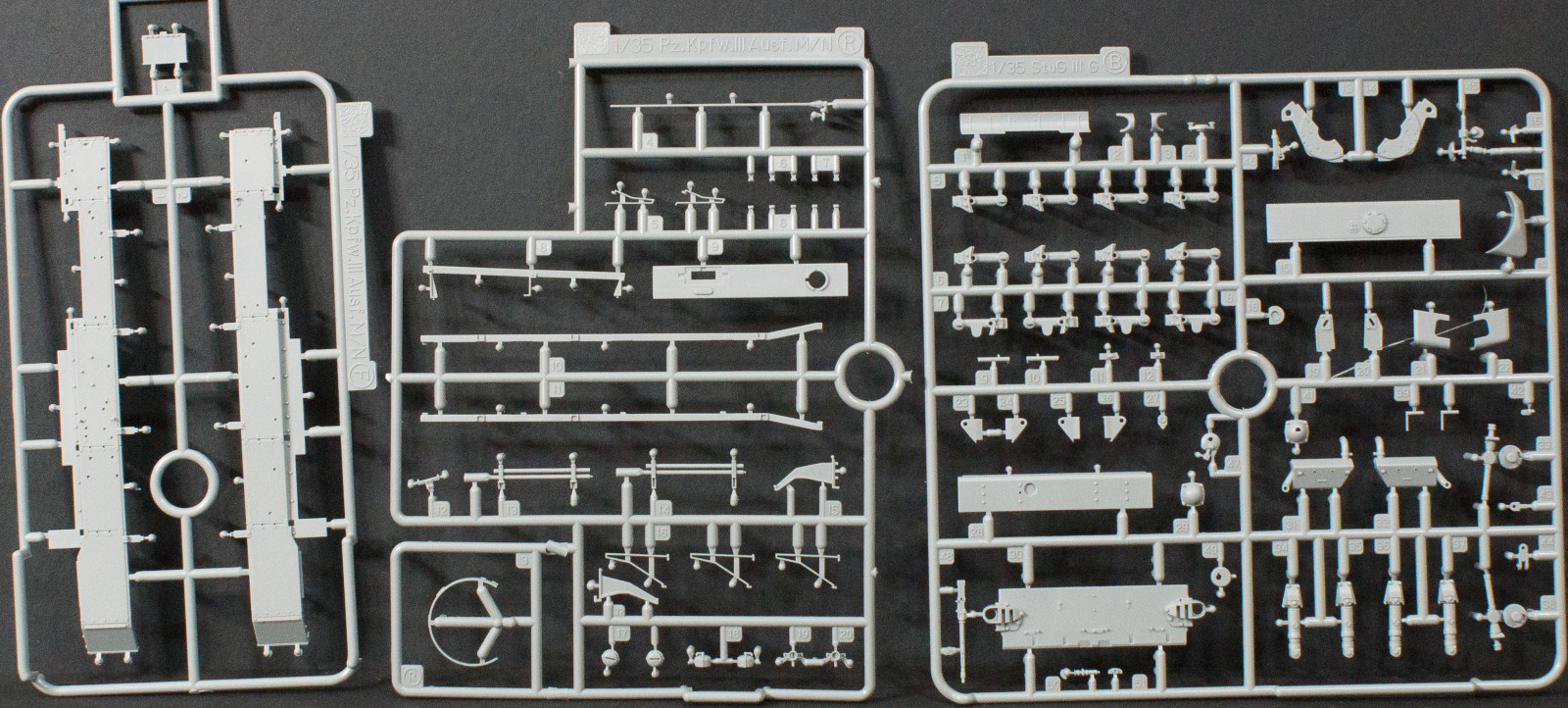 DML 6776 1/35 Pz.Kpfw.III (FL) Ausf.M w/Schurzen Parts Image 03