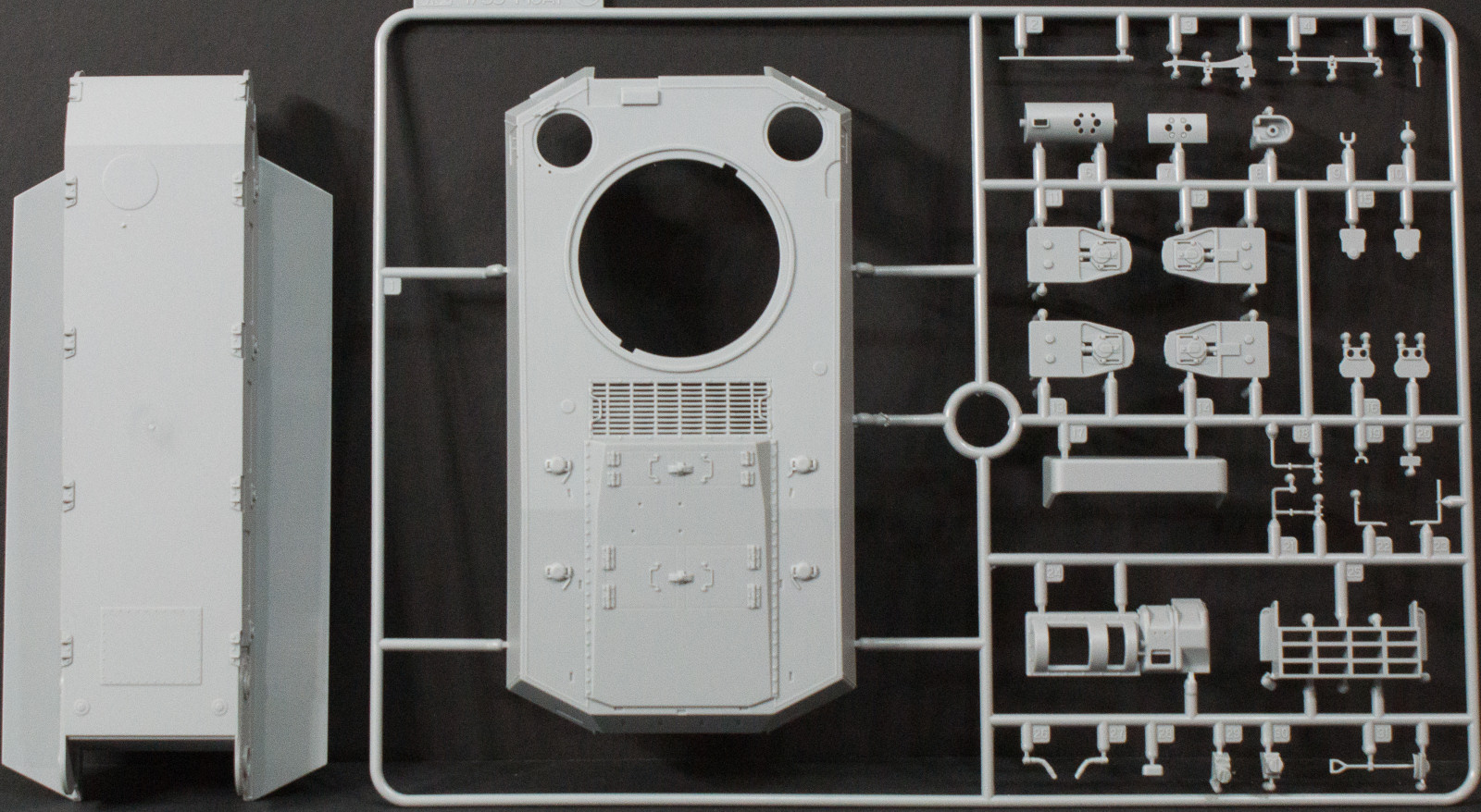 DML 6789 1/35 M6A1 Heavy Tank Image 01