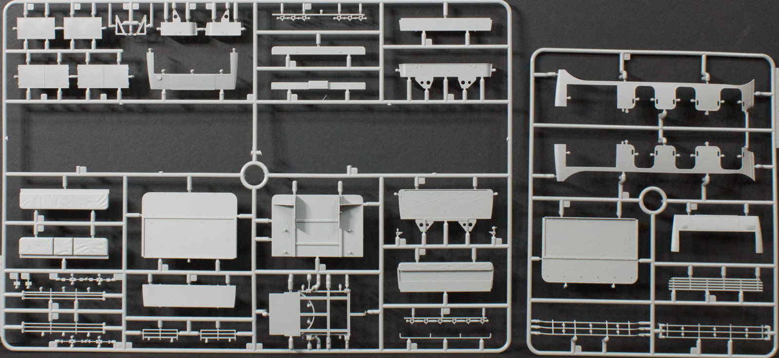 DML 6794 1/35 Sd.Kfz.7 8t Typ HL m11 1943 Production Parts Image 02