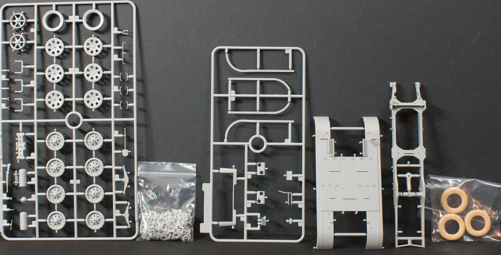 DML 6794 1/35 Sd.Kfz.7 8t Typ HL m11 1943 Production Parts Image 03