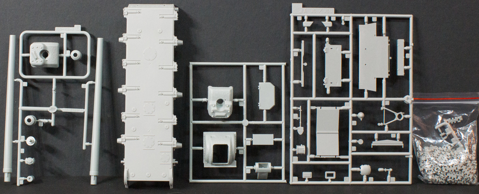 DML 6796 1/35 ISU-152-2 152mm BL-10 Cannon Parts Image 01