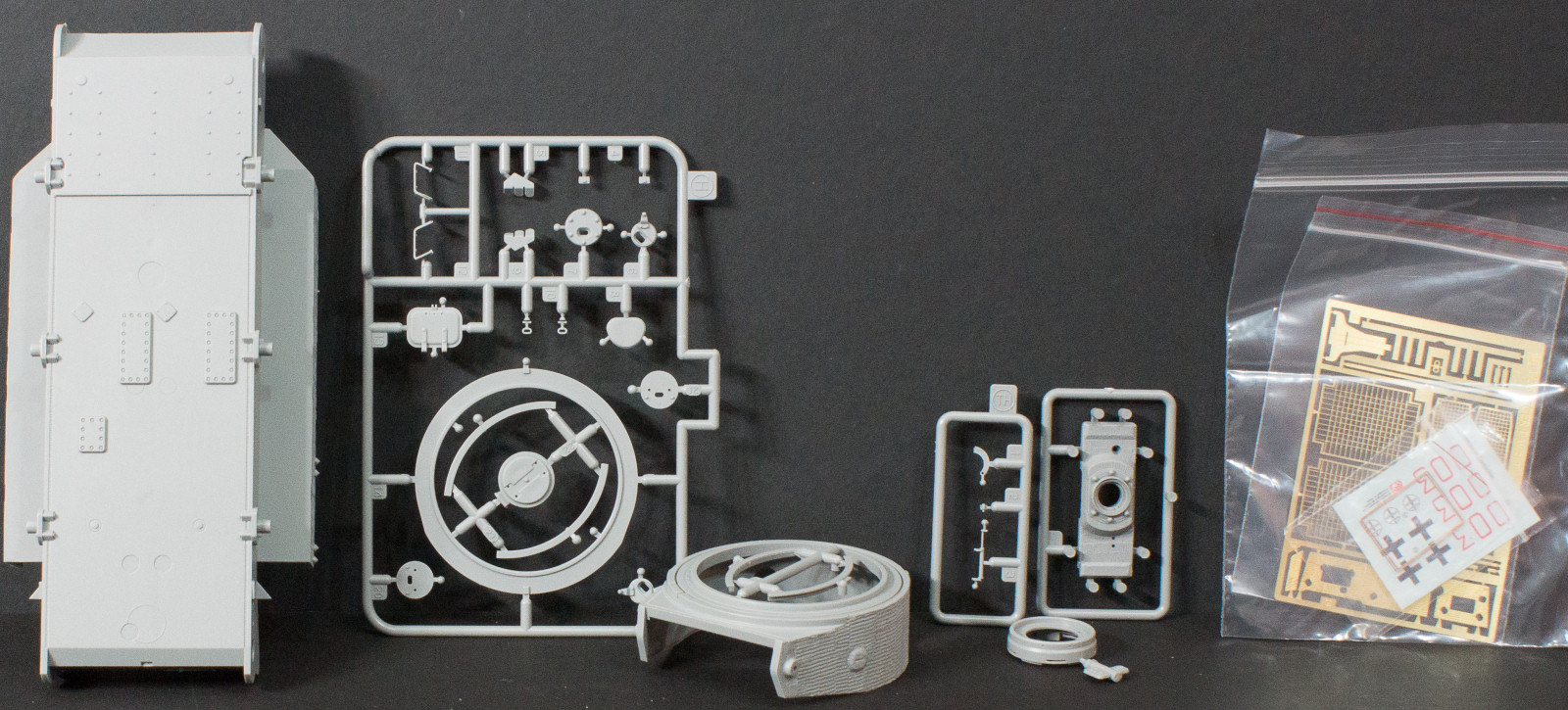 DML 6797 1/35 Sd.Kfz.181 Panzerkampfwagen VI (P) Parts Image 04
