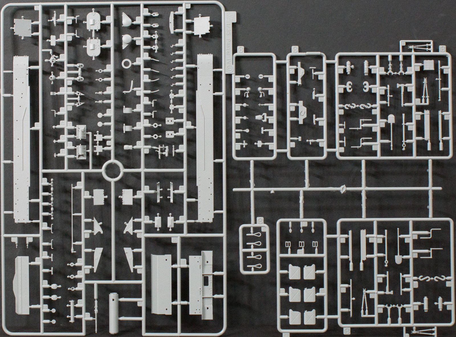 DML 6816 1/35 Panzer IV Ausf.A mit Zusatzpanzer Parts Image 03