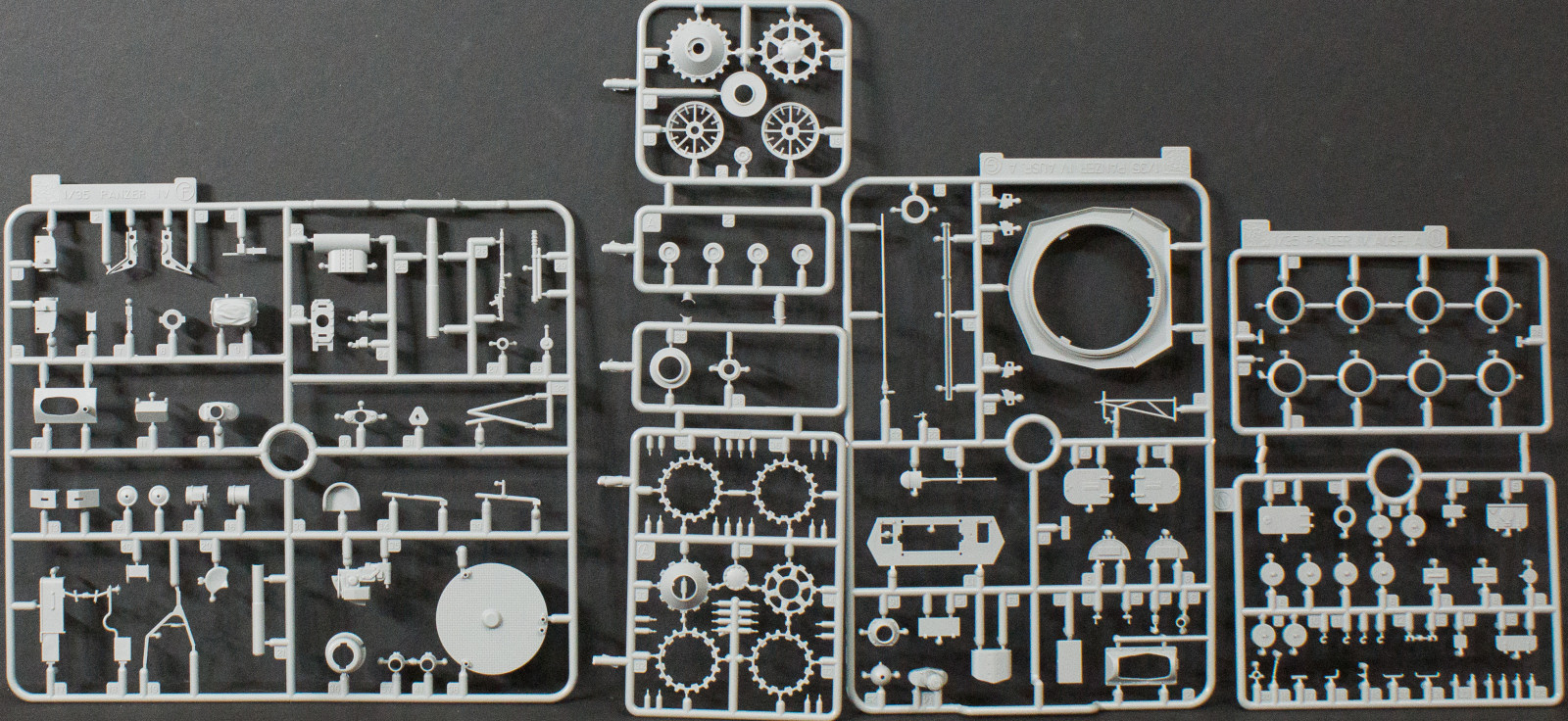DML 6816 1/35 Panzer IV Ausf.A mit Zusatzpanzer Parts Image 05