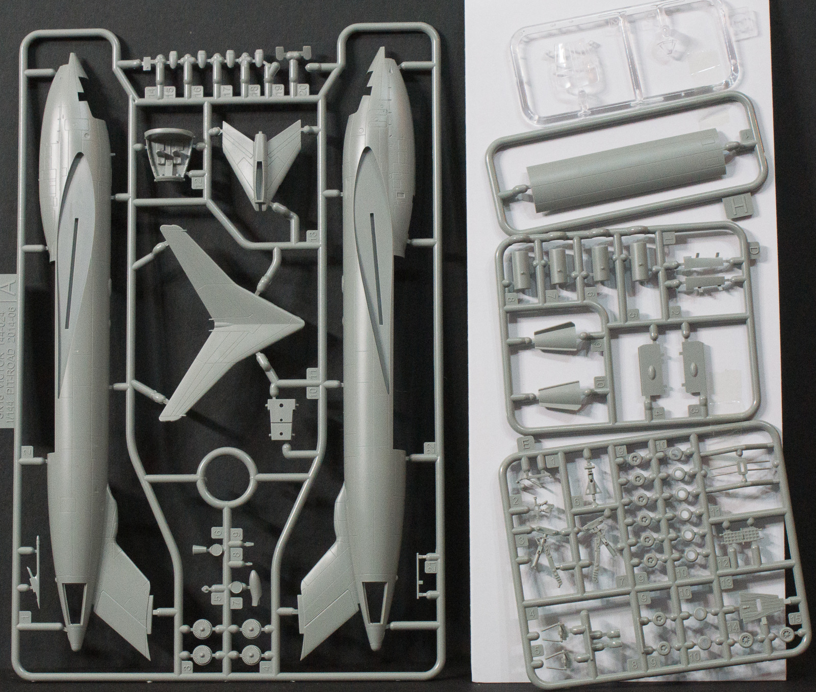 Great Wall Hobbies 1004 1/144 Victor B.2 Parts Image 01