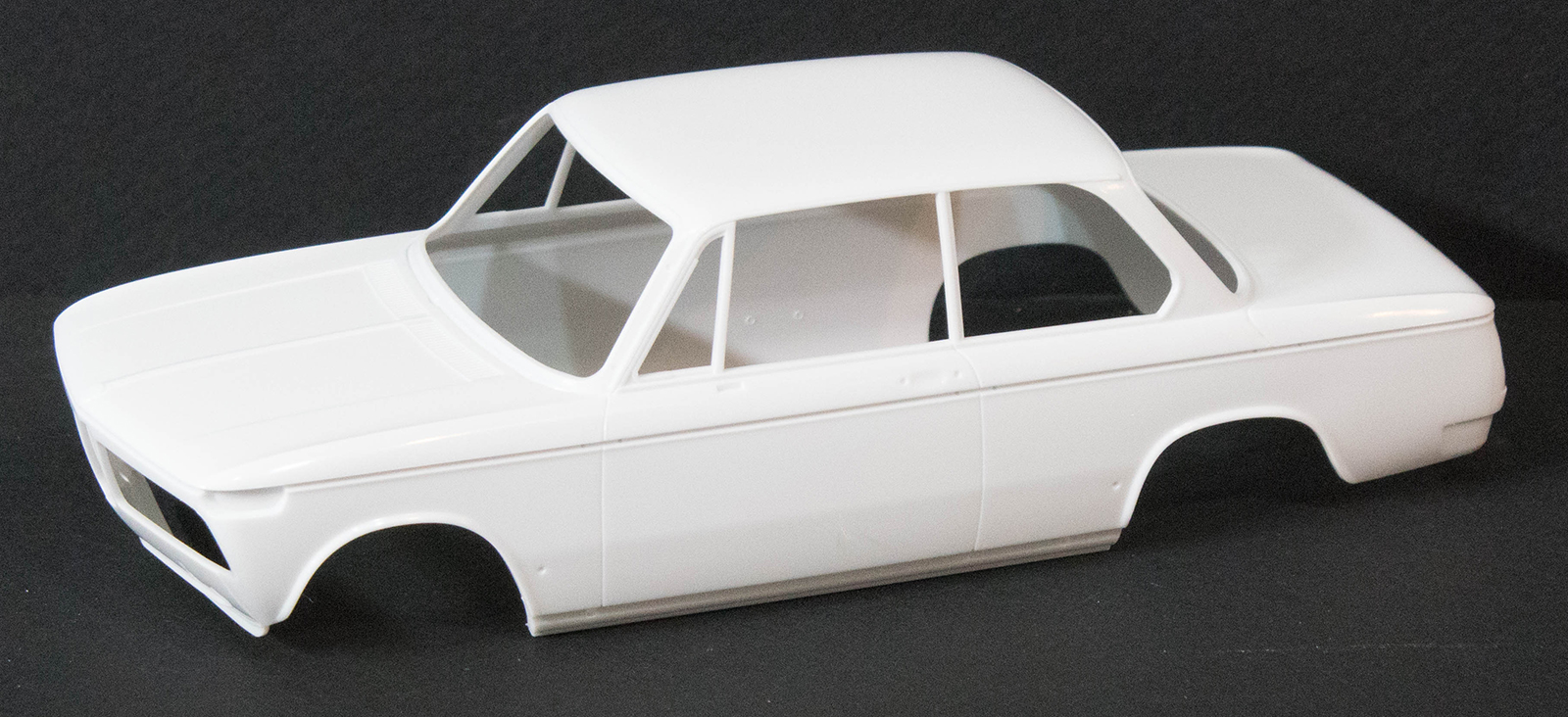 Hasegawa 21123 1/24 1971 BMW 2002 tii Kit First Look Image 01