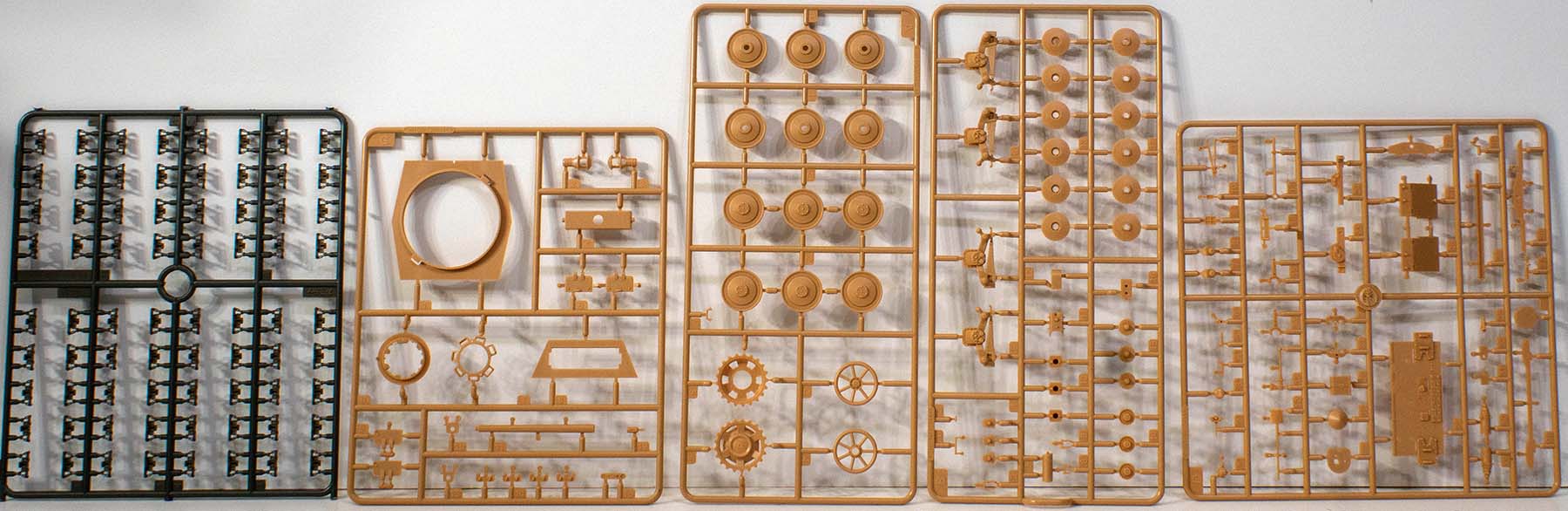 Hobby Boss 80150 1/35 German Pz.Kpfw.III/IV auf Einheitsfahrgestell Kit Image 02