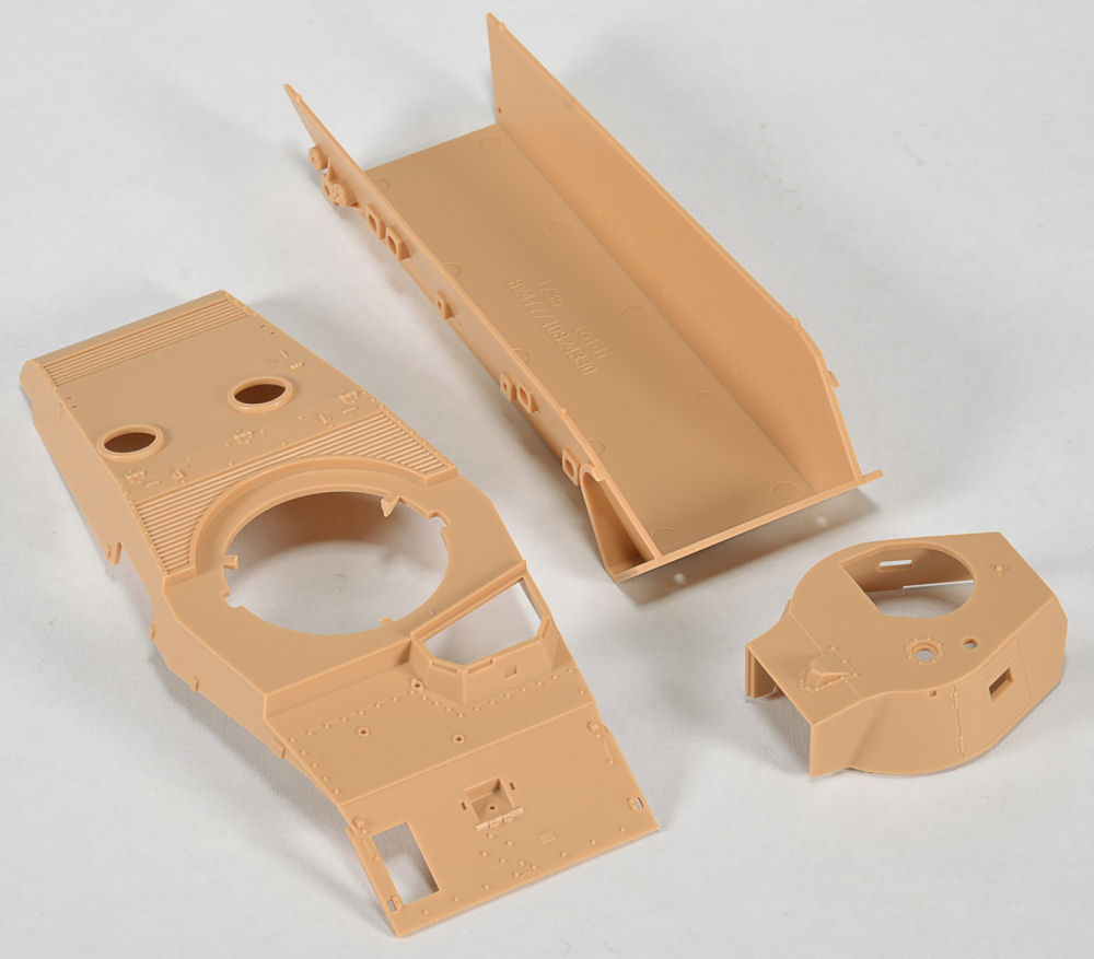 Hobby Boss 82477 1/35 Hungarian Light Tank 38M Toldi 1 (A20) Kit Image 01