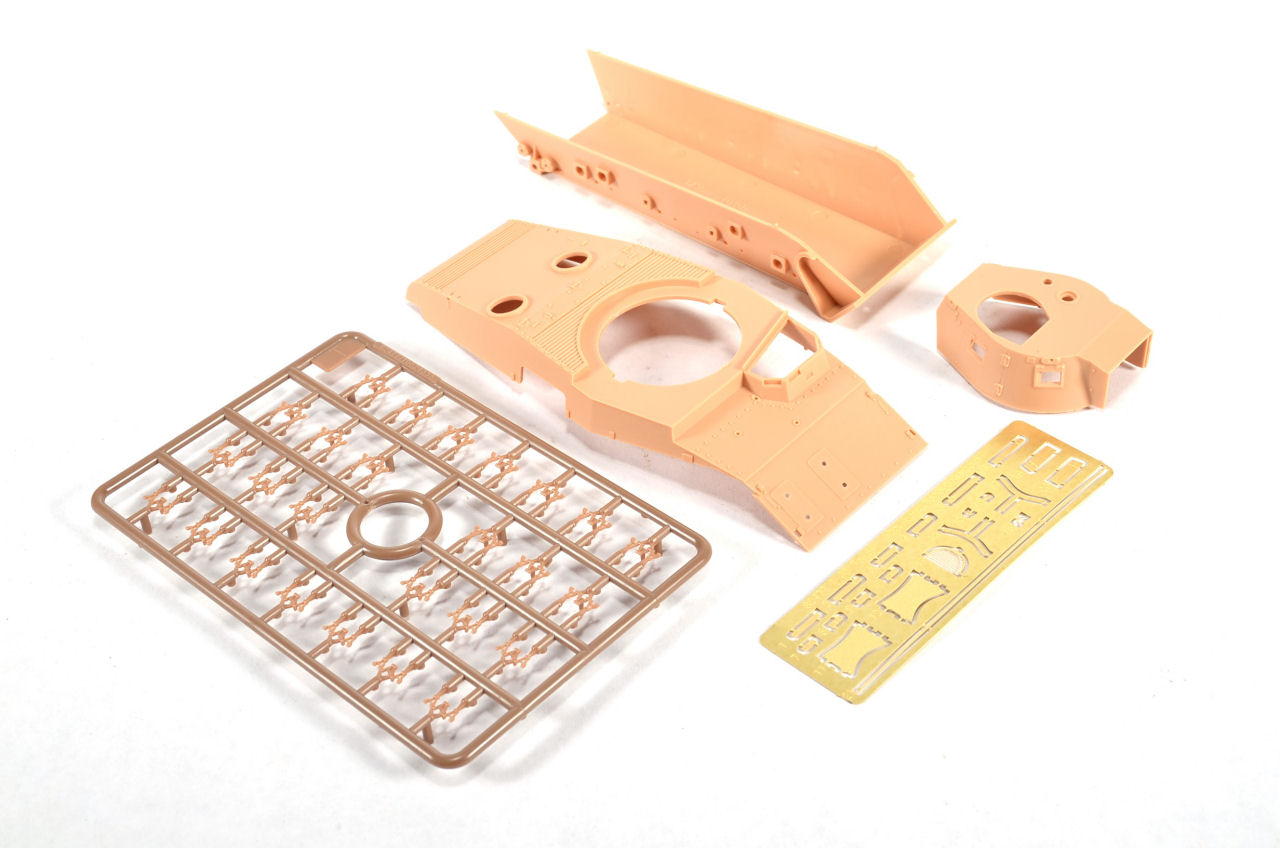 Hobby Boss 82478 1/35 Hungarian Light Tank 38M Toldi II (B40) Kit Image 01