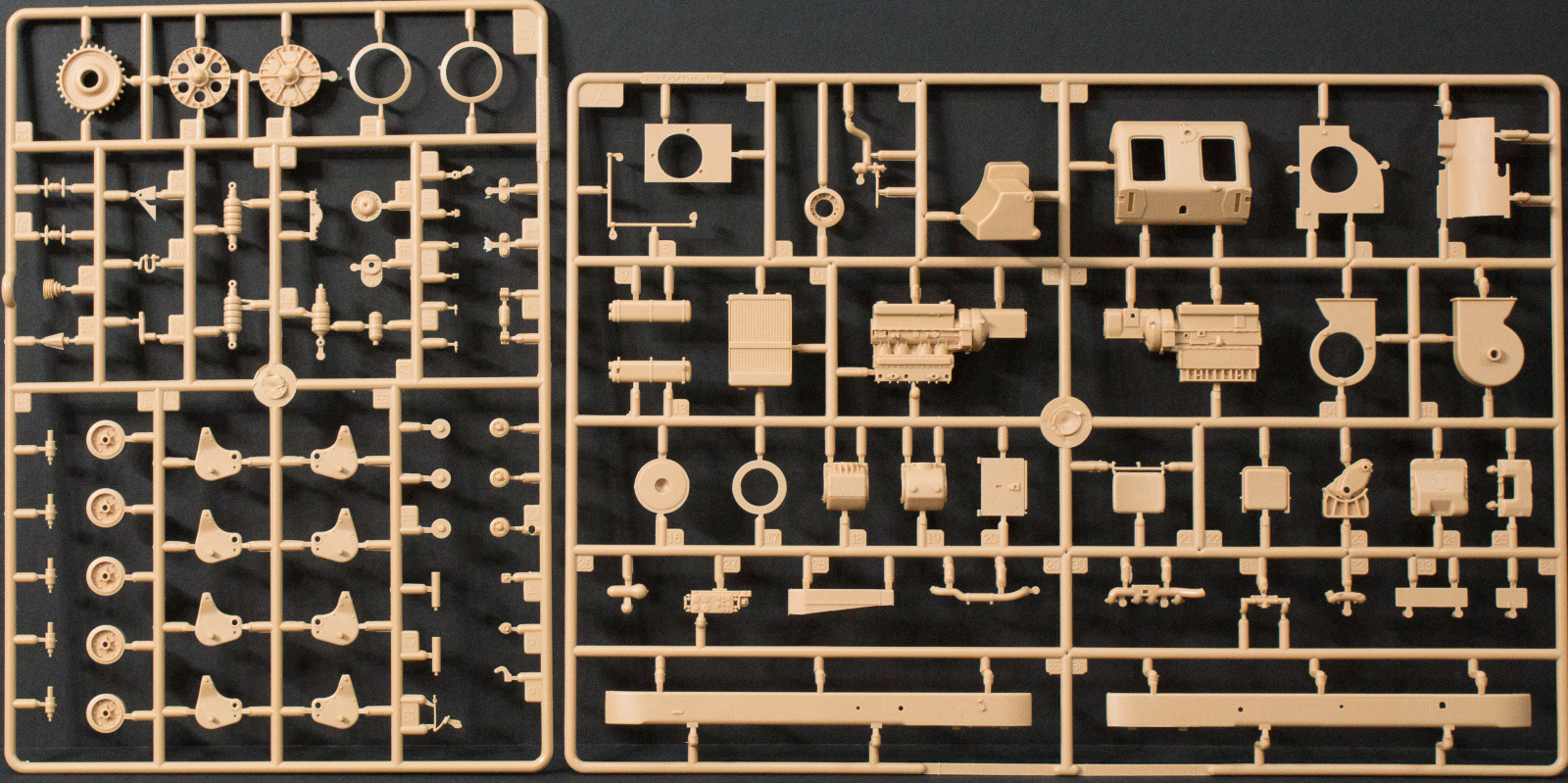 Hobby Boss 83806 1/35 French R35 Light Infantry Tank Kit Image 02
