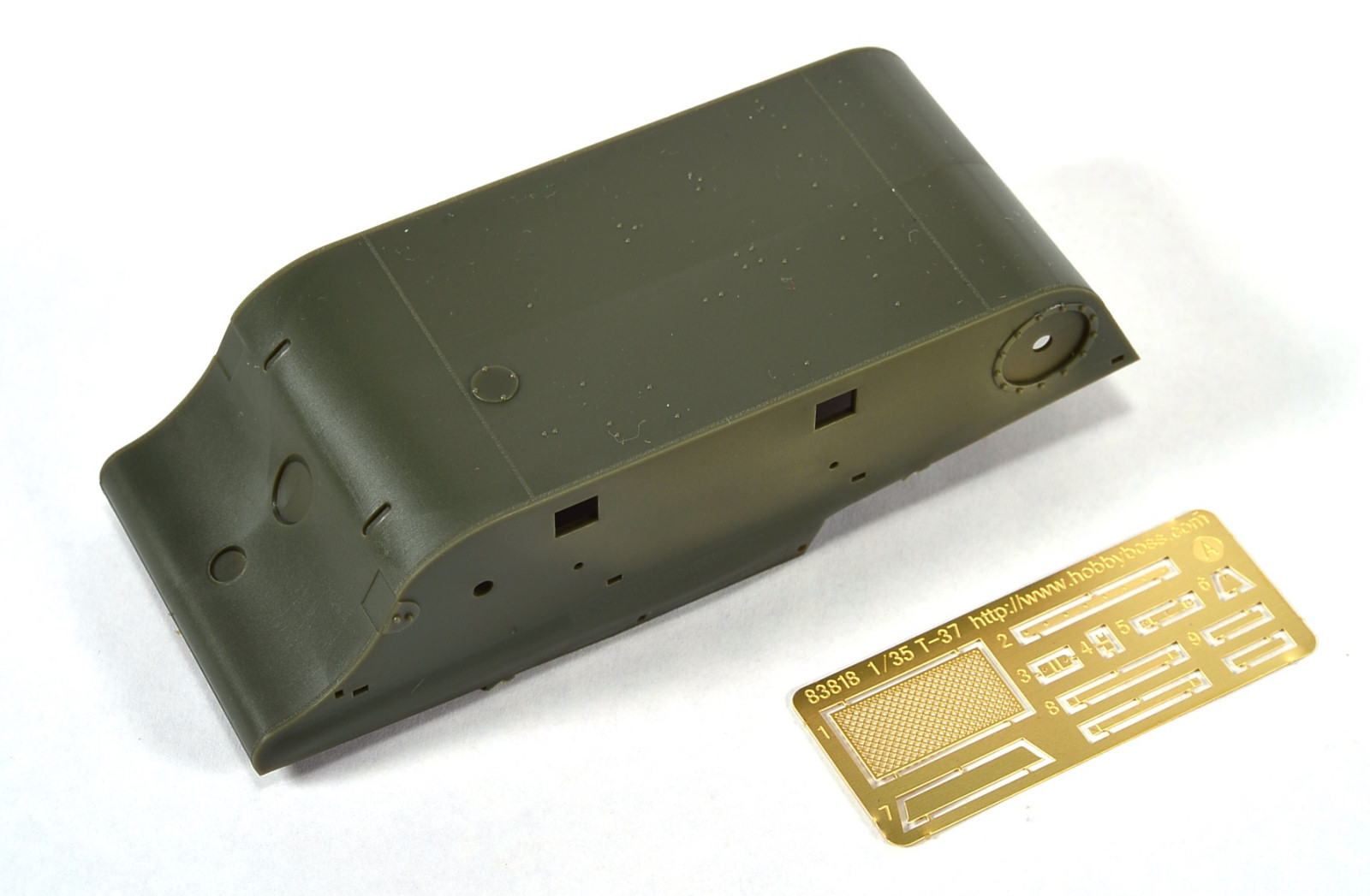 Hobby Boss 83818 1/35 Soviet T-37 Amphibious Light Tank – Early Kit Image 01