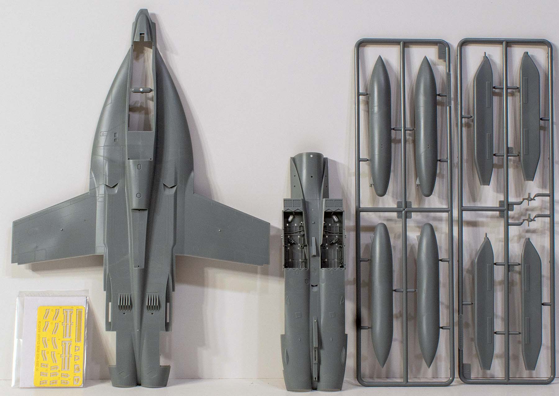 Hobby Boss 85814 1/32 EA-18G Growler Kit Image 01