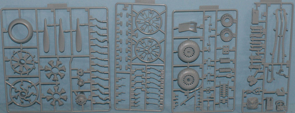 HK Models 01E01 1/32 B-25J Mitchell First Look Image 05