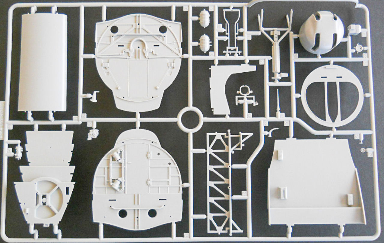 HK Models 01E04 1/32 B-17G Flying Fortress First Look Image 07