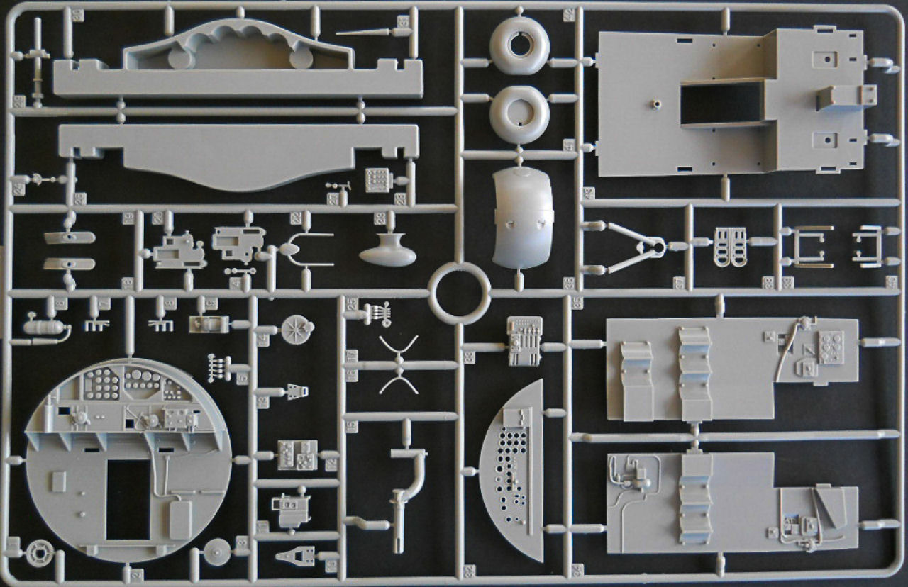HK Models 01E04 1/32 B-17G Flying Fortress First Look Image 10