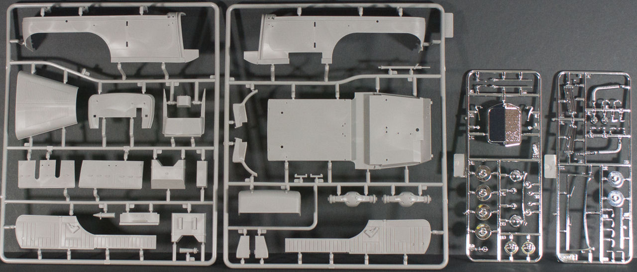 ICM 24011 1/24 G4 Personnel Car 1935 Production Kit Image 01