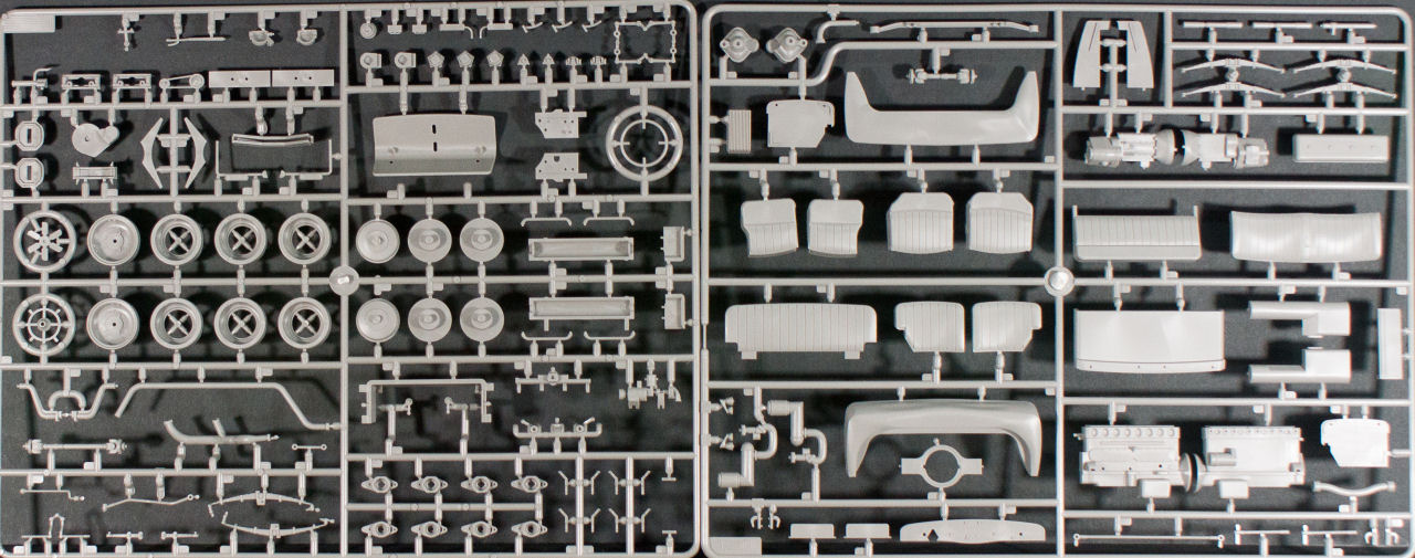 ICM 24011 1/24 G4 Personnel Car 1935 Production Kit Image 02